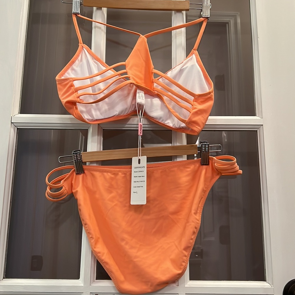 Bikini - Picture 3 of 3
